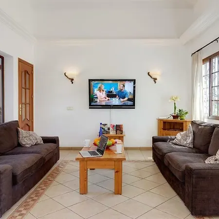 Villa Playa Blanca Sleeps 8 Pool Wifi T334676