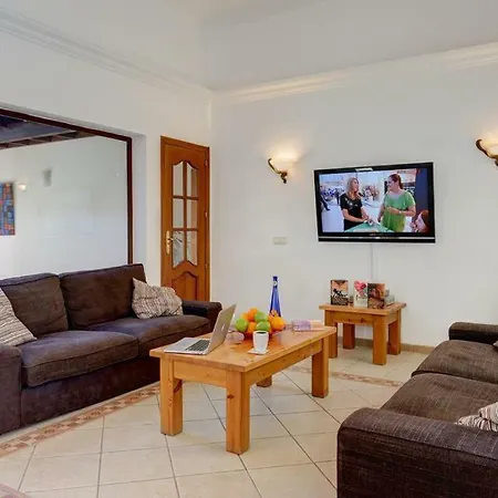 Villa Playa Blanca Sleeps 8 Pool Wifi T334676