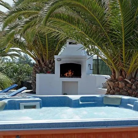 Playa Blanca Sleeps 8 Pool Wifi T334676 *