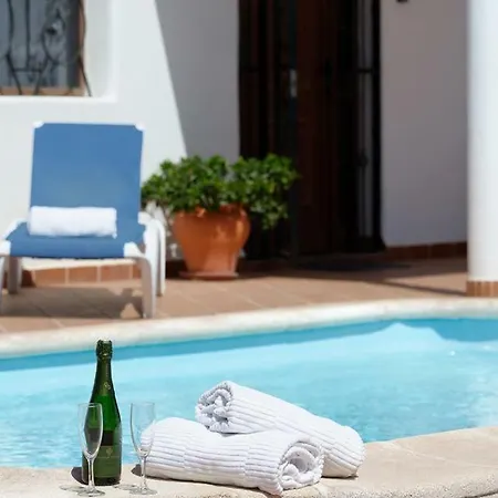 Playa Blanca Sleeps 8 Pool Wifi T334676 Villa