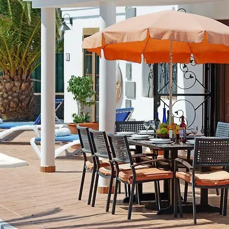 Playa Blanca Sleeps 8 Pool Wifi T334676 Villa
